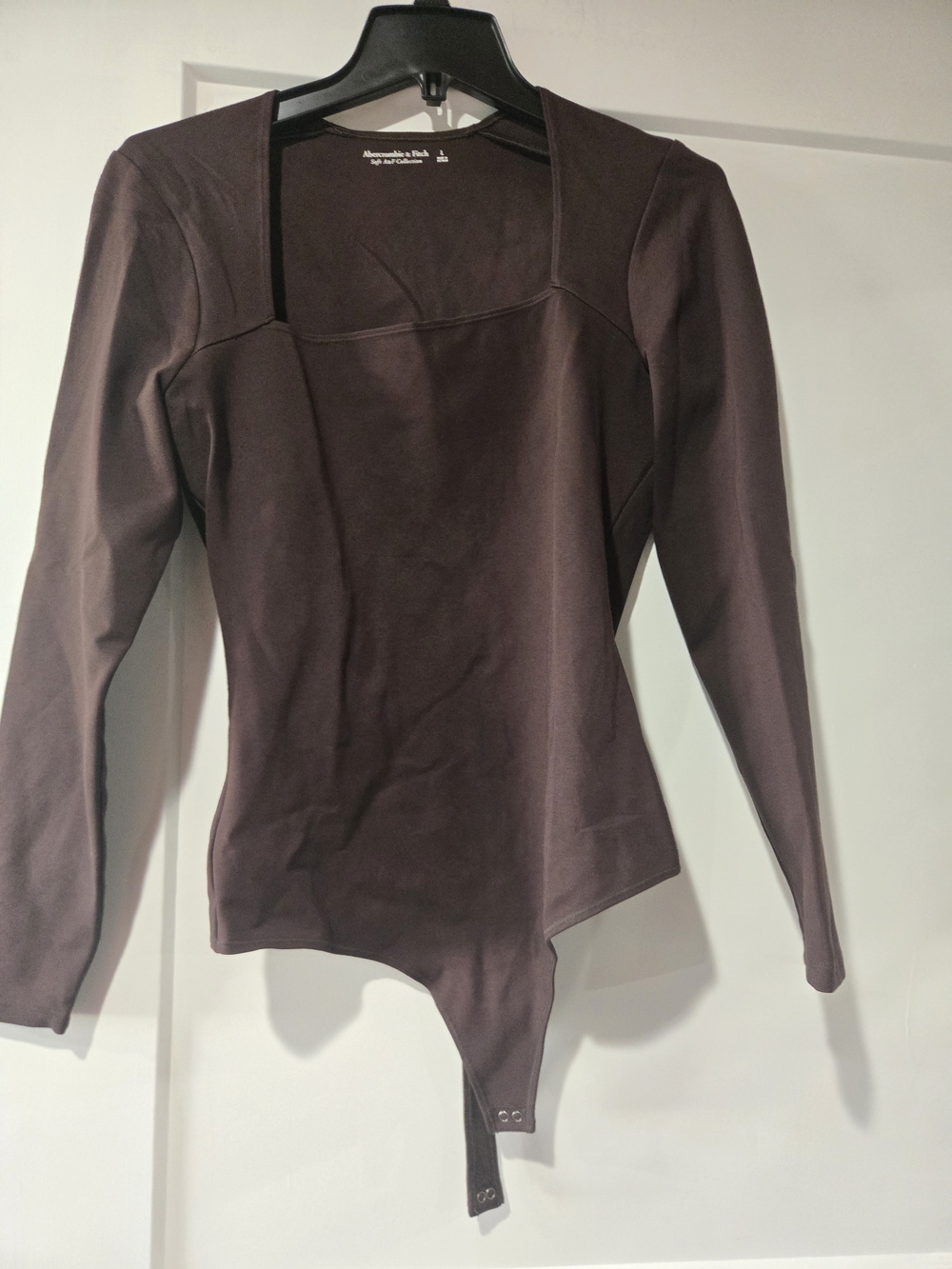 Abercrombie & Fitch Long-Sleeve Square Neck Bodysuit in Deep Brown